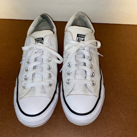 Women’s size 7 Converse low top all star Chuck Taylor Crisp White sneakers - Picture 5 of 10